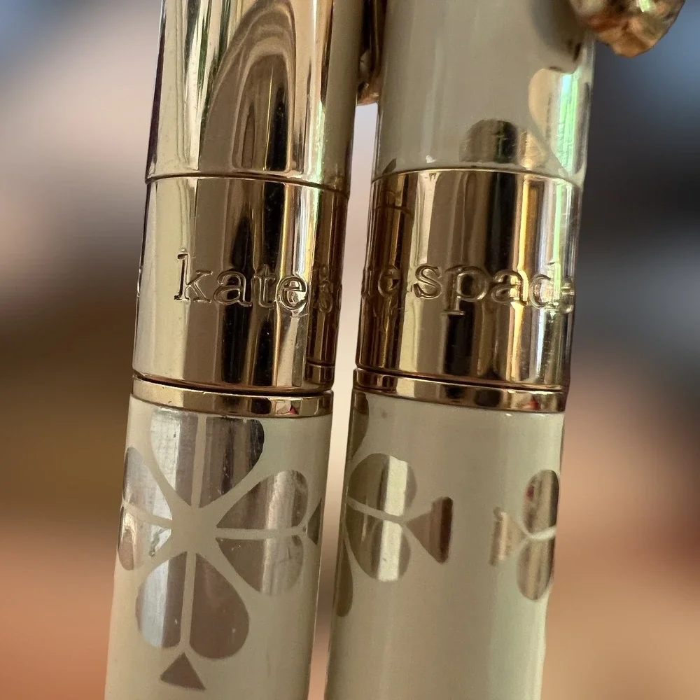 Kate Spade New York 2 Pen Pencil Set Writing White‎ Gold Spade Flower PRINT EUC